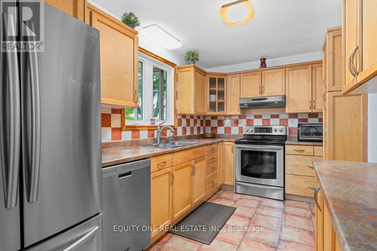 28495374/542-sirois-avenue/overbrookcastle-heights/ottawa/ontario/K1K1H4_18