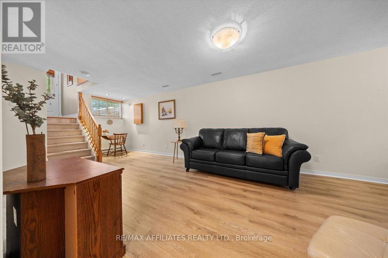 28623558/1694-toulouse-crescent/orleanssunridge/ottawa/ontario/K1C6K3_30