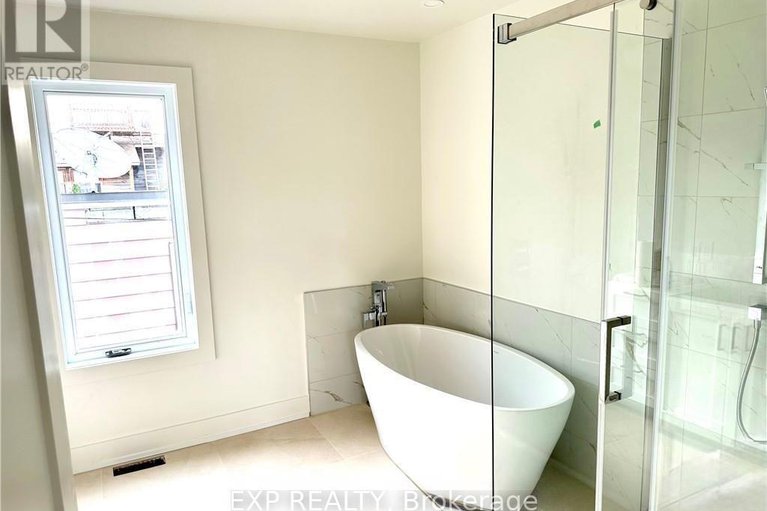 29112103/a-b-27-omeara-street/hintonburg/ottawa/ontario/K1Y2S8_12