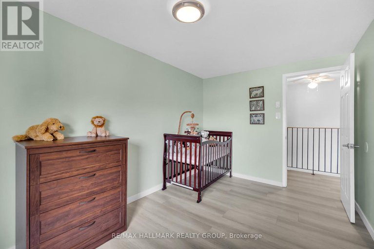 28720847/c-19-banner-road/sheahan-estatestrend-village/ottawa/ontario/K2H8T3_31