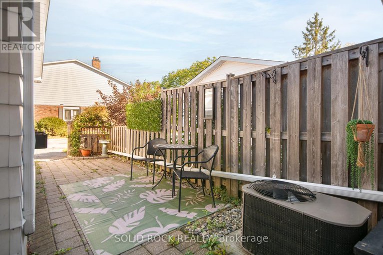 28965258/3-63-ramsgate-private/mooneys-bayriverside-park/ottawa/ontario/K1V8M4_7