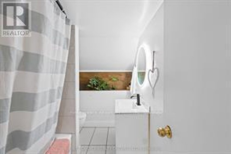 29626971/10-campbell-reid-court/rural-kanata-central/ottawa/ontario/K2K1X7_20