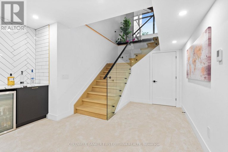 29327645/1124-normandy-crescent/borden-farmstewart-farmcarleton-heightsparkwood-hills/ottawa/ontario/K2E5A4_35