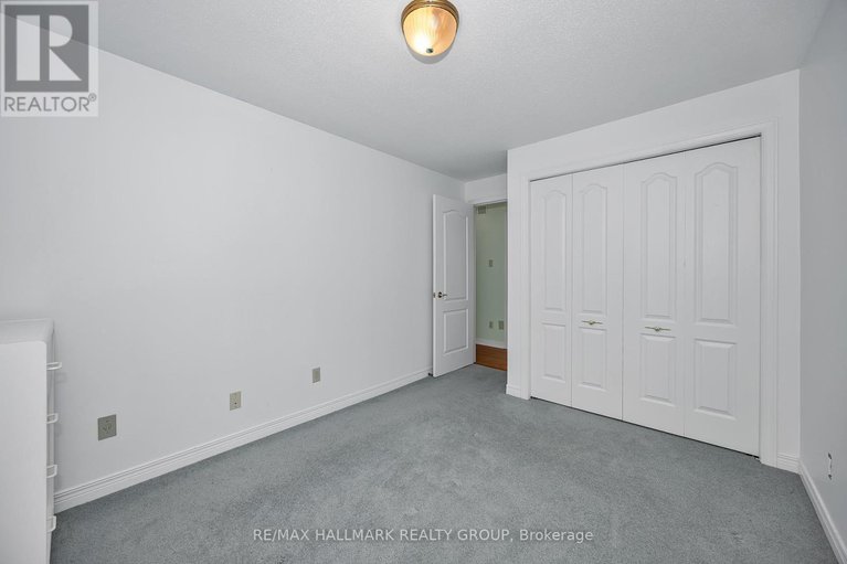 28845636/1725-autumn-ridge-drive/chapel-hill/ottawa/ontario/K1C6Z1_37