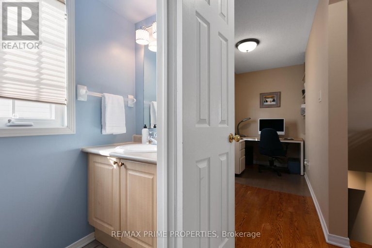 29075456/1545-senateurs-way/fallingbrookpineridge/ottawa/ontario/K4A4A2_19