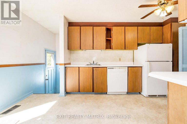 28932484/8-brian-crescent/bruce-farmgraham-parkqualicumbellands/ottawa/ontario/K2H6X3_14