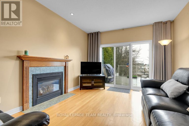28598951/1581-belleterre-street/orleanssunridge/ottawa/ontario/K1C7N5_13