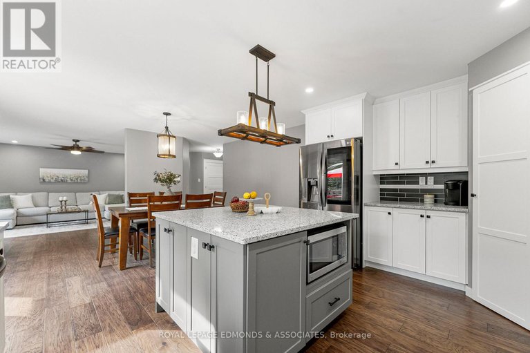 28918852/166-deerfield-drive/mcnabbraeside-twps/mcnabbraeside/ontario/K0A3L0_12