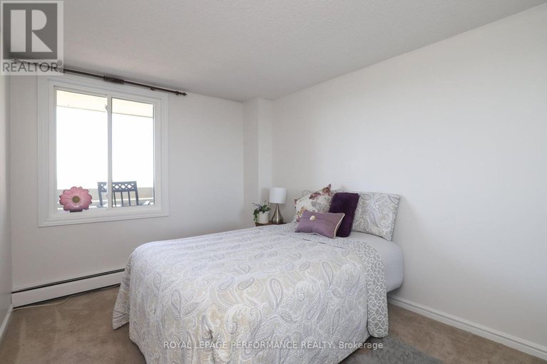 28505384/1002-1171-ambleside-drive/woodroffe/ottawa/ontario/K2B8G6_17