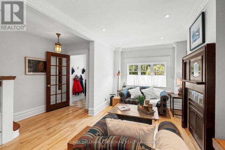 28286991/143-blackburn-avenue/sandy-hill/ottawa/ontario/K1N8A6_4