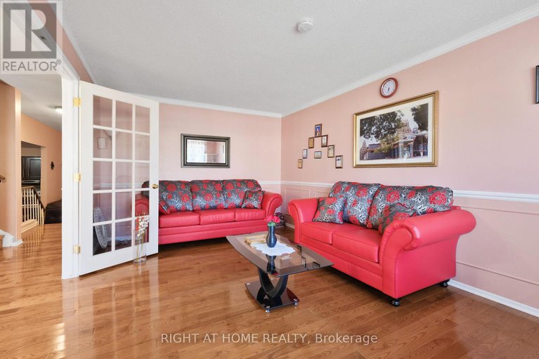28221078/6104-vineyard-drive/convent-glen/ottawa/ontario/K1C2K2_11