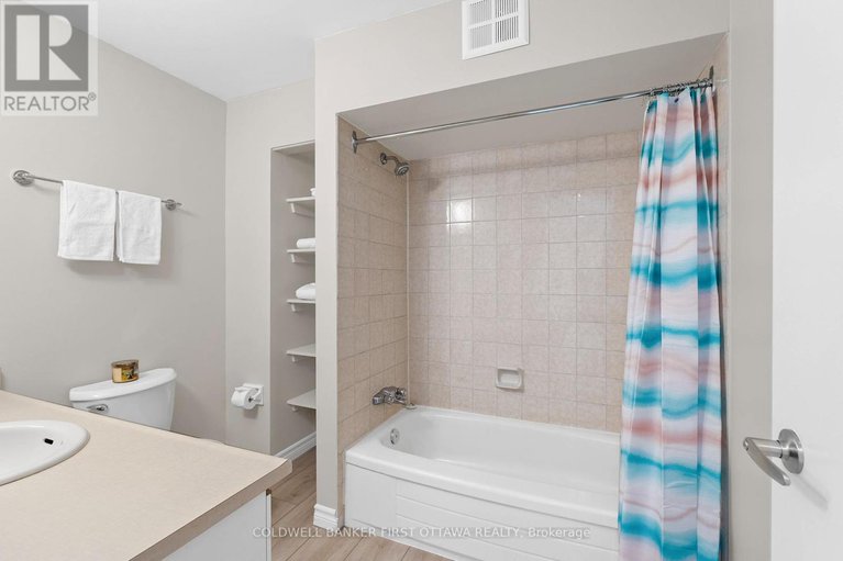 28820214/400-216-viewmount-drive/borden-farmstewart-farmcarleton-heightsparkwood-hills/ottawa/ontario/K2E7X4_29