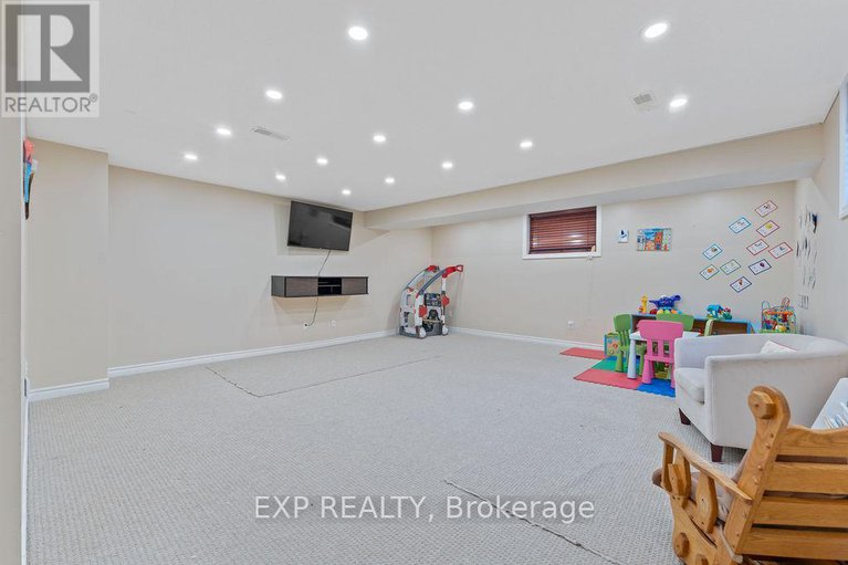 28971340/4085-kelly-farm-drive/blossom-parkkemp-parkfindlay-creek/ottawa/ontario/K1T4J3_40