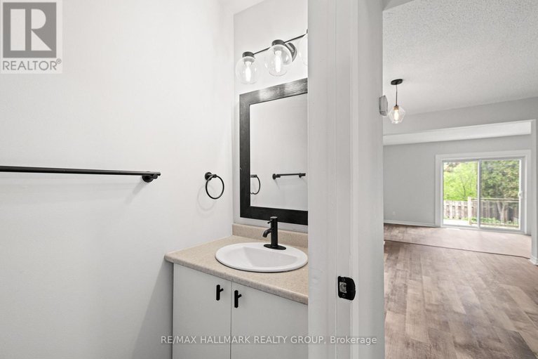 29300116/1083-millwood-court/convent-glen-north/ottawa/ontario/K1C3E9_4