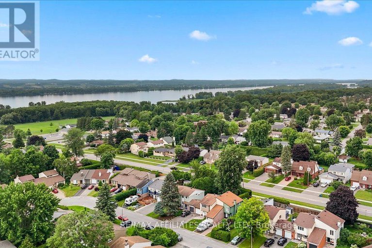 28592351/1150-grenoble-crescent/orleans-wood/ottawa/ontario/K1C2C6_41