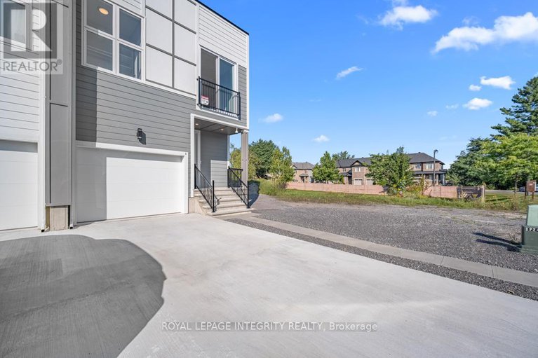 29214070/b-875-contour-street/mer-bleuebradley-estatesanderson-park/ottawa/ontario/K1W0G6_2