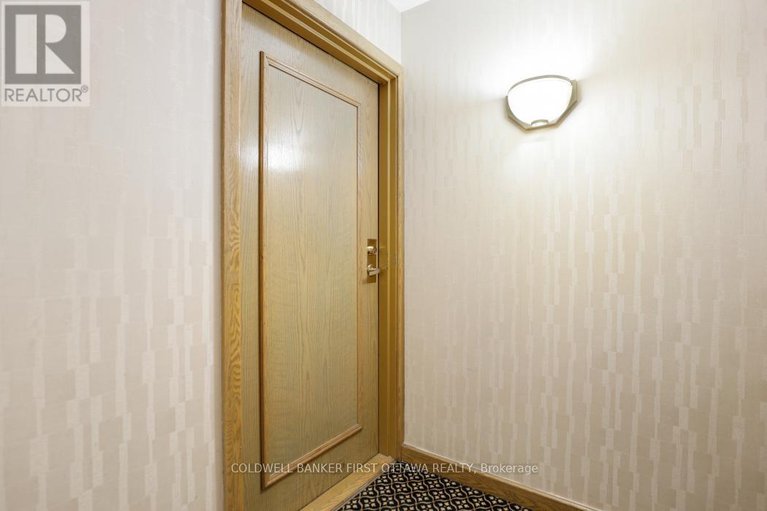 28915900/303-939-north-river-road/overbrook/ottawa/ontario/K1K3V2_9