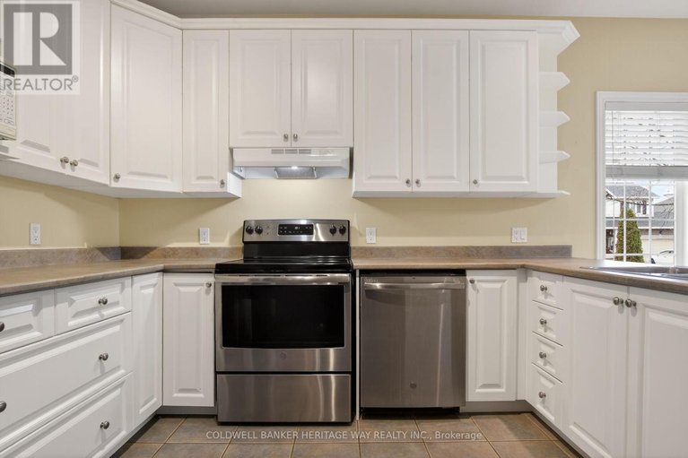 29616835/280-sarah-street/carleton-place/carleton-place/ontario/K7C2Y6_12