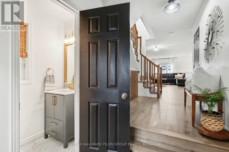 29613578/218-rolling-meadow-crescent/mer-bleuebradley-estatesanderson-park/ottawa/ontario/K1W0B1_11