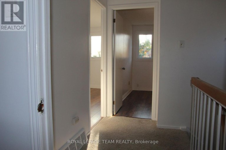28509470/322-des-epinettes-avenue/queenswood-heights-south/ottawa/ontario/K1E2L6_14