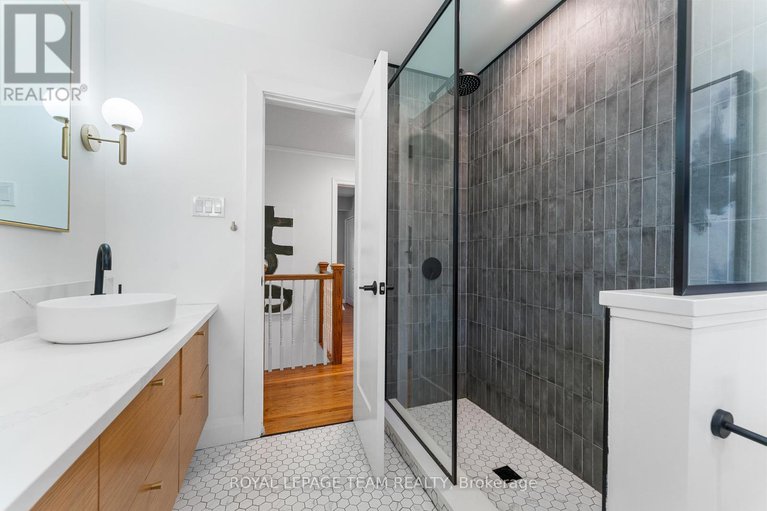 29147557/62-crystal-beach-drive/crystal-beach/ottawa/ontario/K2H5N1_27