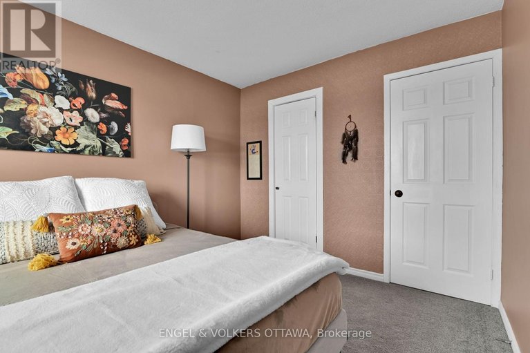 29449585/66-hummingbird-crescent/cedargrovefraserdale/ottawa/ontario/K2J3A3_44