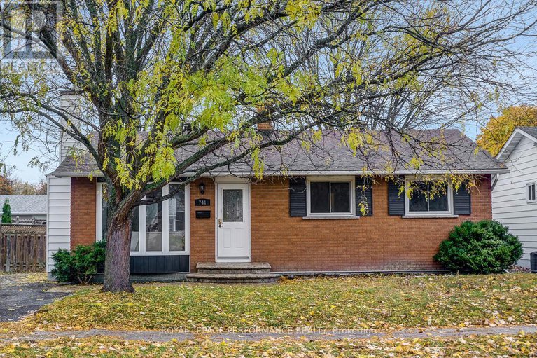 29066591/741-eastvale-drive/beacon-hill-north/ottawa/ontario/K1J6Z8_1