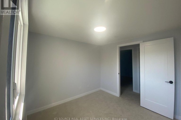 29074173/15-scharf-lane/glencairnhazeldean/ottawa/ontario/K2L2K3_18