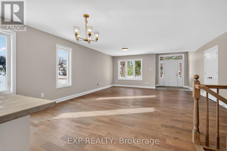 28364468/53-craig-street/village-of-russell/russell/ontario/K4R1A6_7