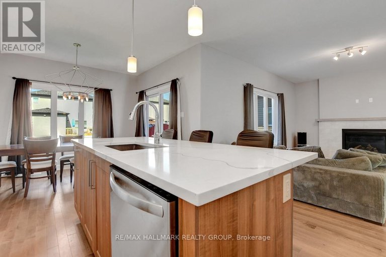 29228847/609-misty-street/village-of-russell/russell/ontario/K4R0G3_16