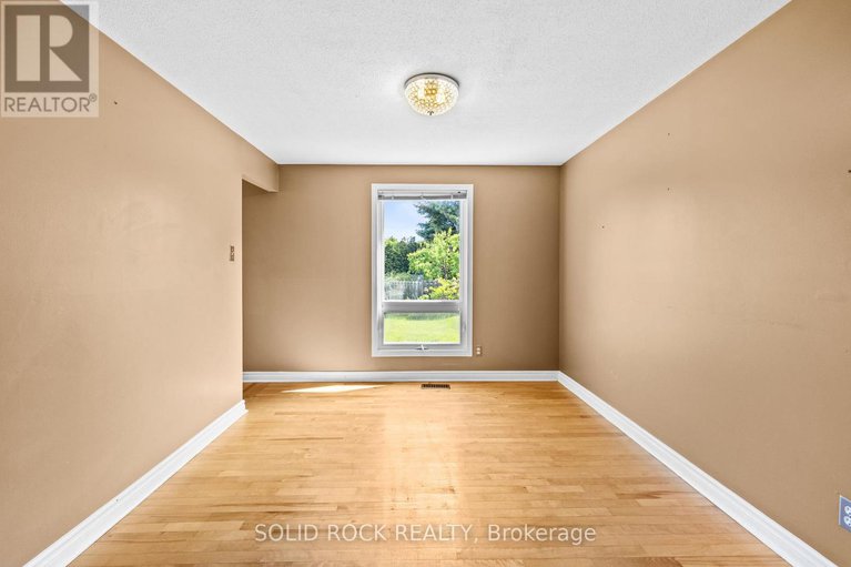 28407266/1631-charbonneau-street/bilberry-creekqueenswood-heights/ottawa/ontario/K1E2J6_10