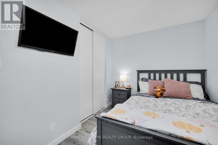 28895852/d-1520-beaverpond-drive/pineview/ottawa/ontario/K1B3R9_27