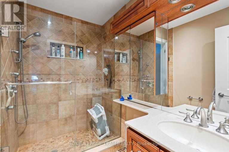 28879068/35-ivylea-street/craig-henrywoodvale/ottawa/ontario/K2G4X1_23