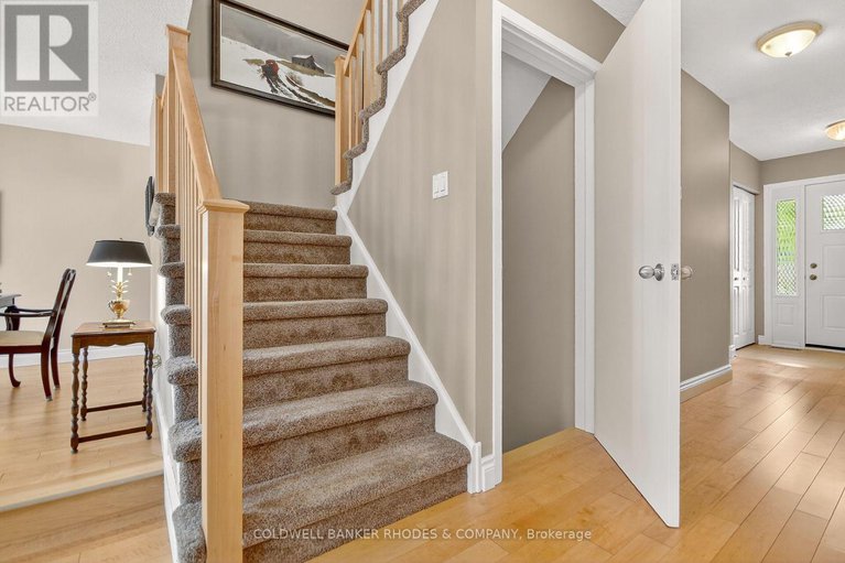 29154469/8-confederation-private/mooneys-bayriverside-park/ottawa/ontario/K1V9W6_17