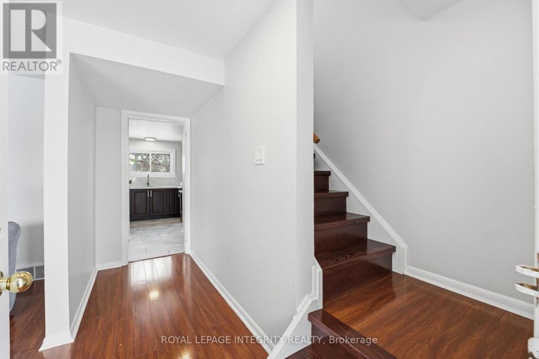 29384406/1281-meadowlands-drive-e/city-viewskylinefisher-heightsparkwood-hills/ottawa/ontario/K2E6K4_6