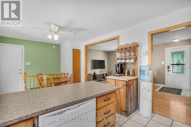 28853984/2896-front-road/east-hawkesbury-twp/east-hawkesbury/ontario/K6A2R2_8