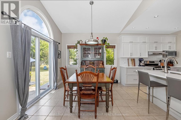 28730697/2677-chamberland-street/town-of-rockland/clarence-rockland/ontario/K4K0A5_15