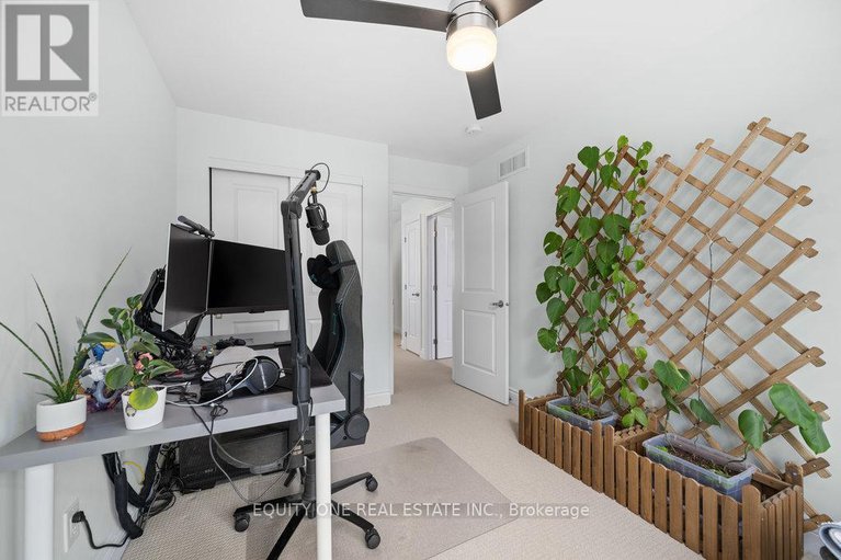 28348063/704-brian-good-avenue/riverside-southgloucester-glen/ottawa/ontario/K4M0C1_17