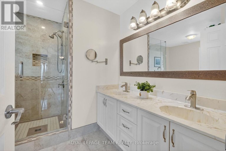 29494254/11-speers-crescent/bridlewood/ottawa/ontario/K2M1W1_25