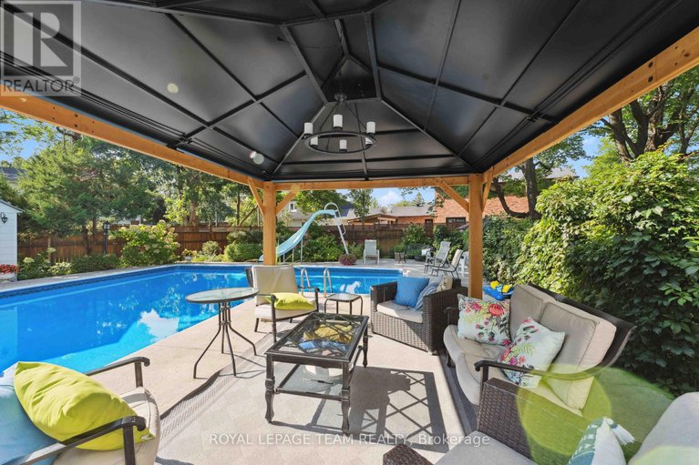28136010/5-erinlea-court/pineglencountry-place/ottawa/ontario/K2E7C8_43