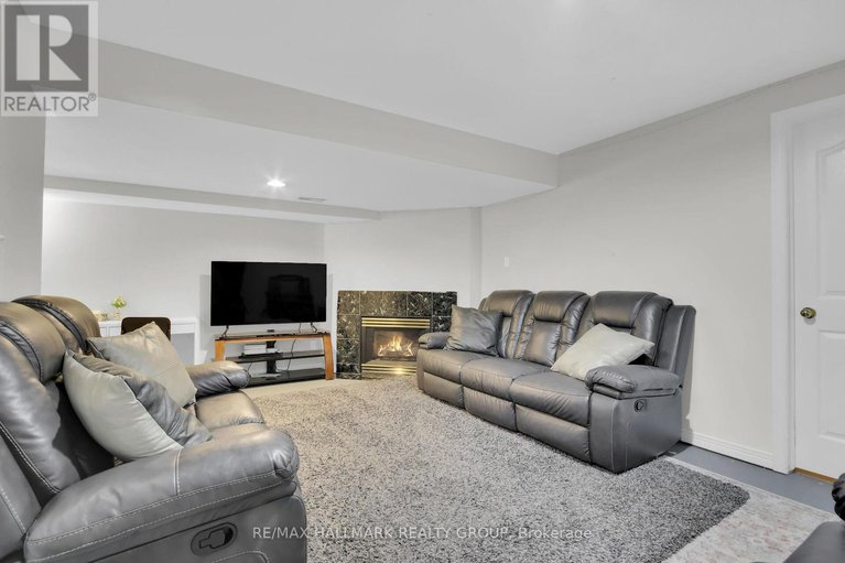 28570311/4320-owl-valley-drive/riverside-southgloucester-glen/ottawa/ontario/K1V1L8_38