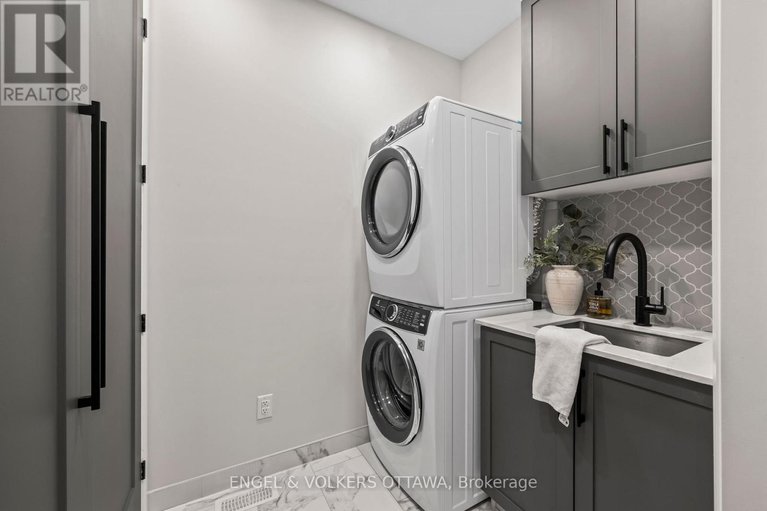 29113056/23-pacing-walk/goulbourn-twp-from-franktown-rdsouth-to-rideau/ottawa/ontario/K0A2Z0_18