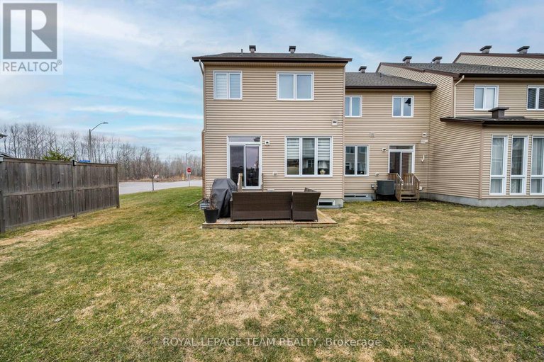 28396452/844-cedar-creek-drive/blossom-parkkemp-parkfindlay-creek/ottawa/ontario/K1T0B3_25