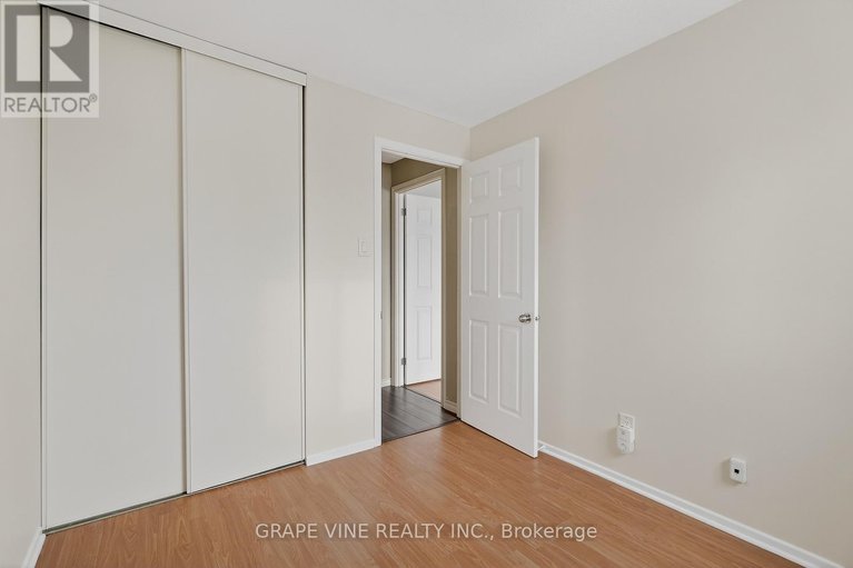 29208366/6885-bilberry-drive/convent-glen-north/ottawa/ontario/K1C2E8_25