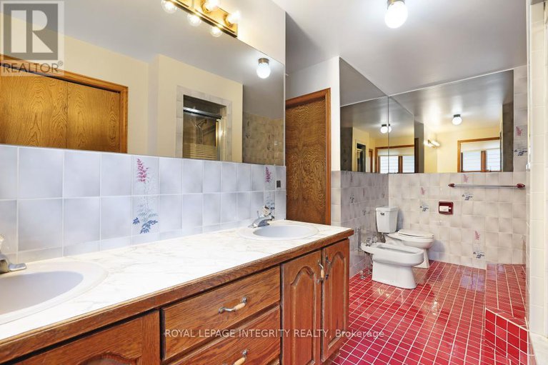 28932150/2291-courtice-avenue-e/alta-vista/ottawa/ontario/K1H7G7_21