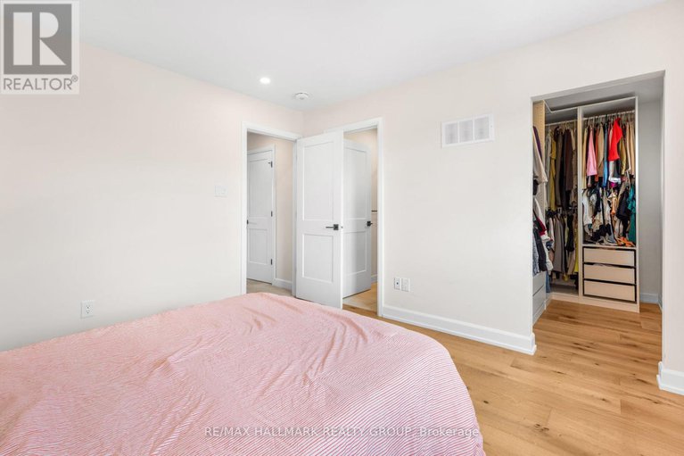 28711470/404-premiere-lane/town-of-rockland/clarence-rockland/ontario/K4K0M7_24