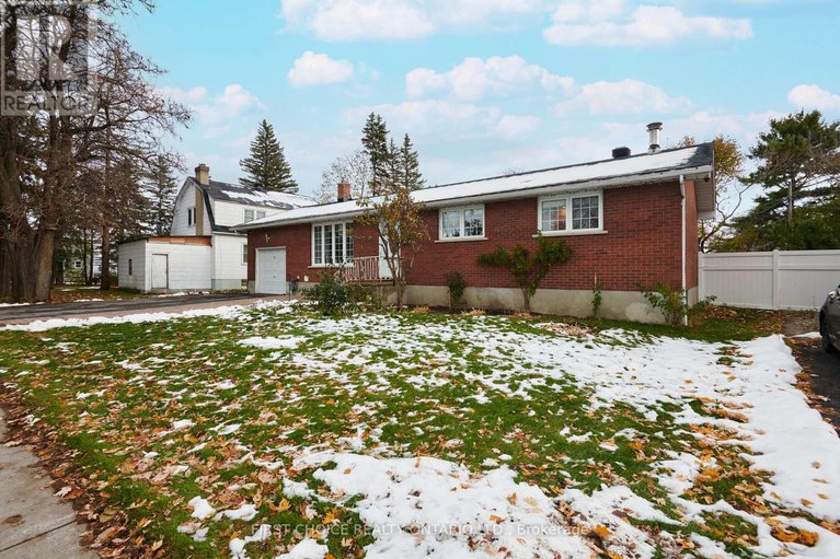 29142489/22-meadowlands-drive-w/meadowlandscrestview/ottawa/ontario/K2G2R4_2