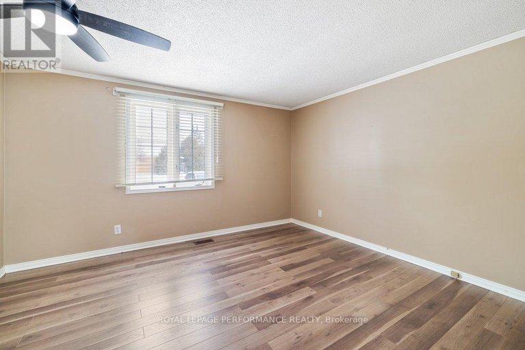 29377761/348-amiens-street/bilberry-creekqueenswood-heights/ottawa/ontario/K1E1N9_16