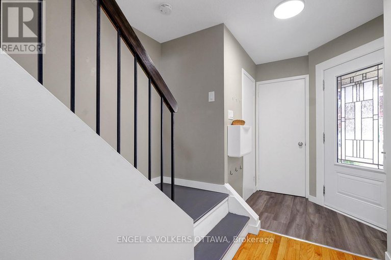 28587086/30-sovereign-avenue/craig-henrywoodvale/ottawa/ontario/K2G4W7_5