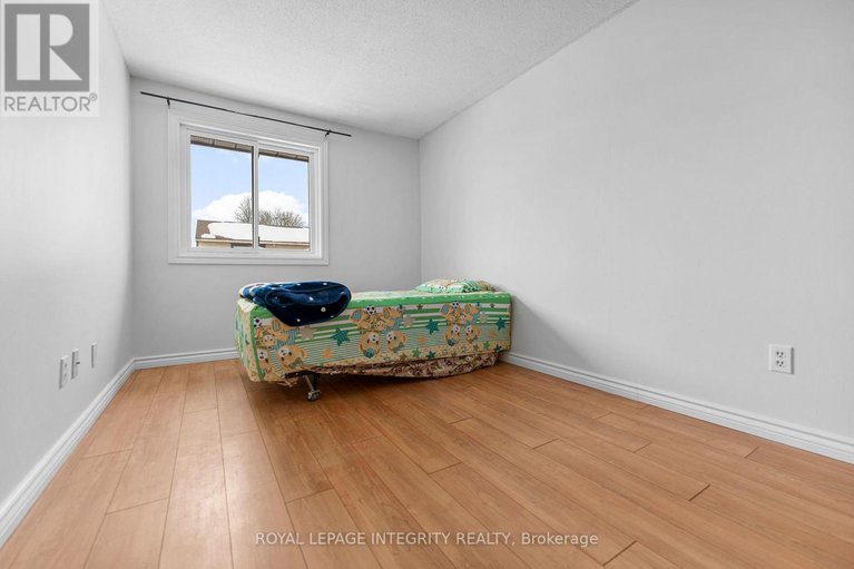 29398806/86-stokes-crescent/glencairnhazeldean/ottawa/ontario/K2L2Z4_20